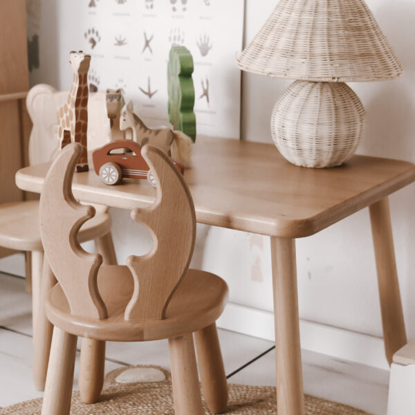 Kindertisch-Set „Natur Deer“ – 2 Stühle + 1 Tisch aus massivem Buchenholz