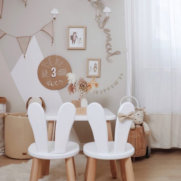 Kindertisch-Set „Natur White Bunny“ – 2 Stühle + 1 Tisch aus massivem Buchenholz