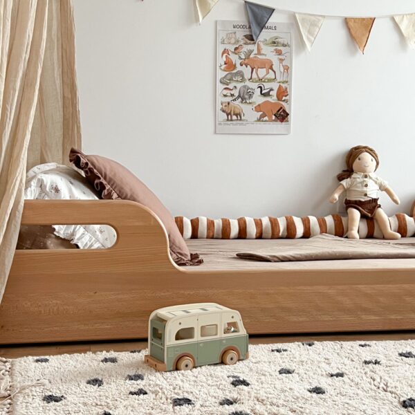 Kidozia WEST Kinderbett Bodenbett 120 x 200 cm aus Massivholz Buche natur mit 60 cm Barriere