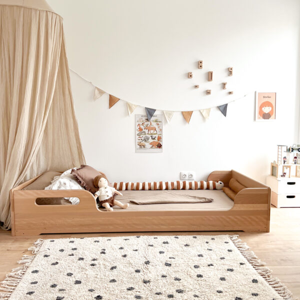 WEST Kinderbett Bodenbett 90x200 cm aus Massivholz Buche natur mit 60 cm Barriere