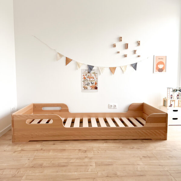 WEST Kinderbett Bodenbett 90x200 cm aus Massivholz Buche natur mit 60 cm Barriere